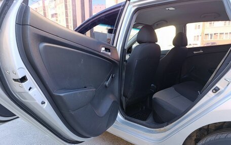 Hyundai Solaris II рестайлинг, 2012 год, 365 000 рублей, 17 фотография