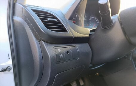 Hyundai Solaris II рестайлинг, 2012 год, 365 000 рублей, 24 фотография