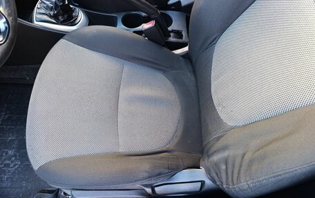 Hyundai Solaris II рестайлинг, 2012 год, 365 000 рублей, 25 фотография