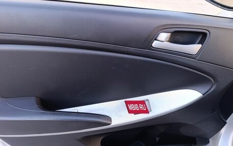 Hyundai Solaris II рестайлинг, 2012 год, 365 000 рублей, 23 фотография