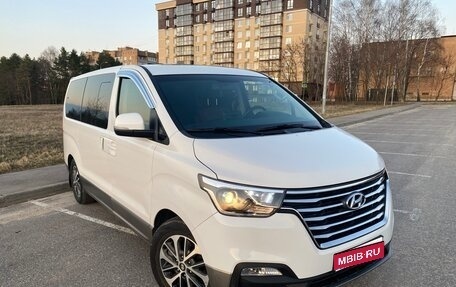 Hyundai Grand Starex Grand Starex I рестайлинг 2, 2019 год, 3 080 000 рублей, 1 фотография