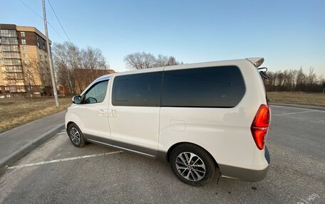 Hyundai Grand Starex Grand Starex I рестайлинг 2, 2019 год, 3 080 000 рублей, 6 фотография