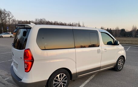 Hyundai Grand Starex Grand Starex I рестайлинг 2, 2019 год, 3 080 000 рублей, 5 фотография