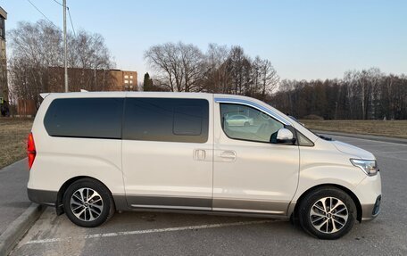 Hyundai Grand Starex Grand Starex I рестайлинг 2, 2019 год, 3 080 000 рублей, 8 фотография