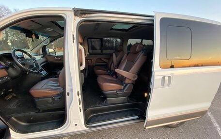 Hyundai Grand Starex Grand Starex I рестайлинг 2, 2019 год, 3 080 000 рублей, 13 фотография
