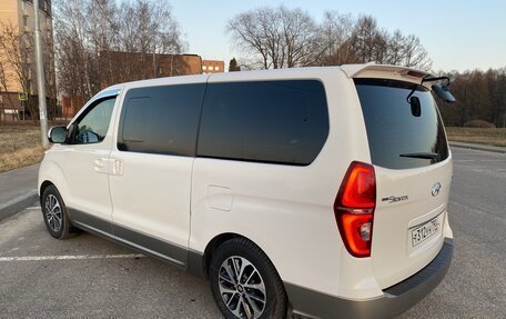 Hyundai Grand Starex Grand Starex I рестайлинг 2, 2019 год, 3 080 000 рублей, 9 фотография