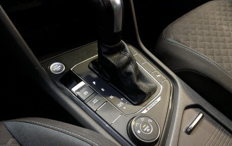 Volkswagen Tiguan II, 2020 год, 2 850 000 рублей, 28 фотография