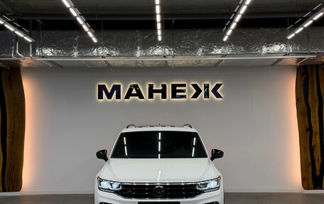 Volkswagen Tiguan II, 2021 год, 3 900 000 рублей, 2 фотография