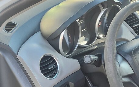 Chevrolet Cruze II, 2011 год, 950 000 рублей, 6 фотография