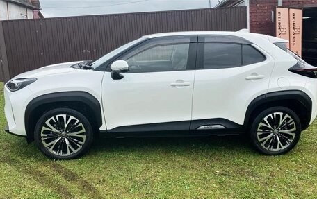 Toyota Yaris Cross, 2022 год, 1 800 000 рублей, 3 фотография