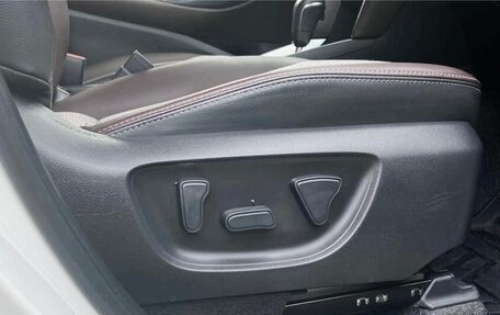 Toyota Yaris Cross, 2022 год, 1 800 000 рублей, 14 фотография