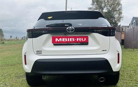 Toyota Yaris Cross, 2022 год, 1 800 000 рублей, 2 фотография