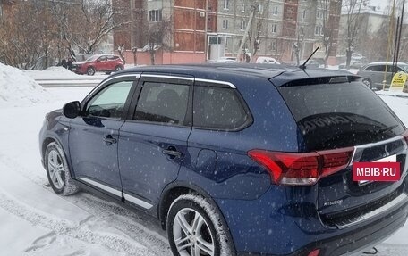 Mitsubishi Outlander III рестайлинг 3, 2015 год, 1 567 000 рублей, 4 фотография