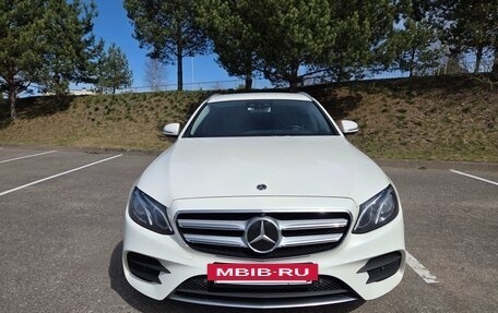 Mercedes-Benz E-Класс, 2018 год, 3 500 000 рублей, 4 фотография