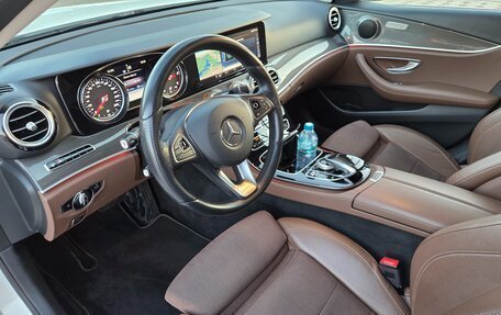 Mercedes-Benz E-Класс, 2018 год, 3 500 000 рублей, 14 фотография