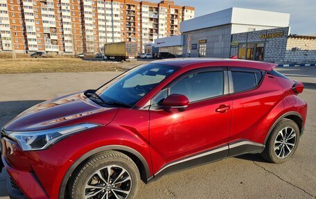 Toyota C-HR I рестайлинг, 2017 год, 1 700 000 рублей, 1 фотография