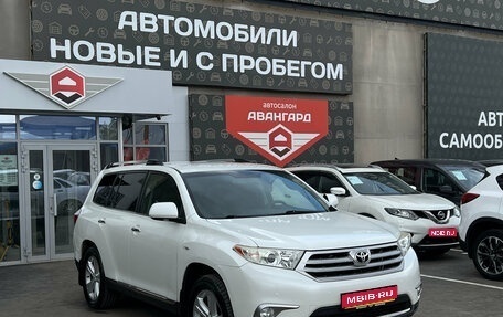 Toyota Highlander III, 2012 год, 2 150 000 рублей, 1 фотография