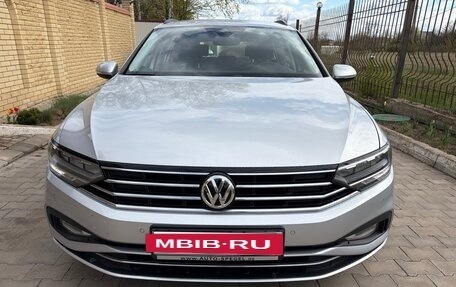 Volkswagen Passat B8 рестайлинг, 2019 год, 2 070 000 рублей, 2 фотография