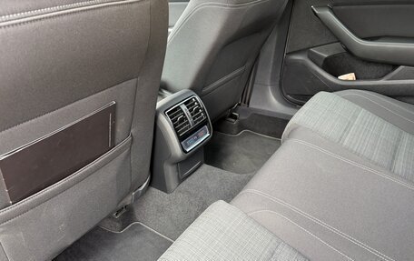 Volkswagen Passat B8 рестайлинг, 2019 год, 2 070 000 рублей, 12 фотография