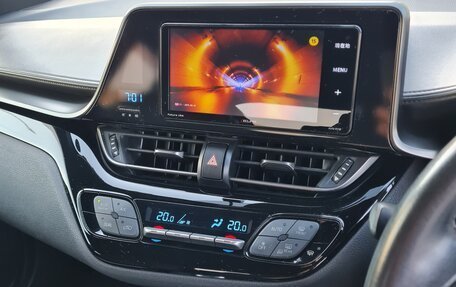 Toyota C-HR I рестайлинг, 2017 год, 1 700 000 рублей, 10 фотография