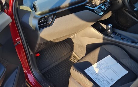 Toyota C-HR I рестайлинг, 2017 год, 1 700 000 рублей, 8 фотография