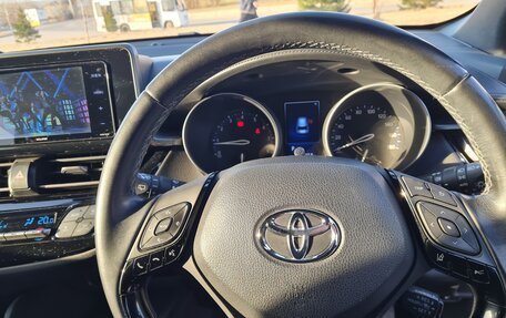 Toyota C-HR I рестайлинг, 2017 год, 1 700 000 рублей, 11 фотография