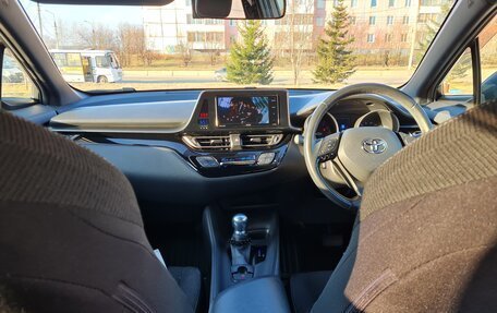 Toyota C-HR I рестайлинг, 2017 год, 1 700 000 рублей, 9 фотография