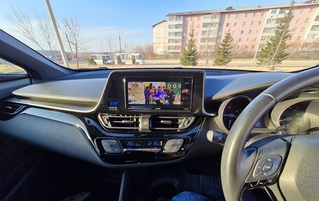 Toyota C-HR I рестайлинг, 2017 год, 1 700 000 рублей, 12 фотография