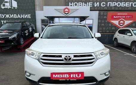 Toyota Highlander III, 2012 год, 2 150 000 рублей, 2 фотография