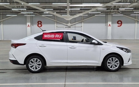 Hyundai Solaris II рестайлинг, 2021 год, 1 540 000 рублей, 5 фотография