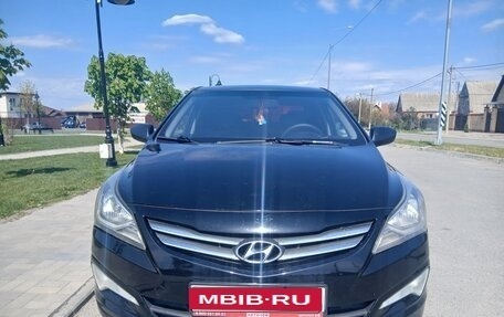 Hyundai Solaris II рестайлинг, 2015 год, 815 000 рублей, 1 фотография