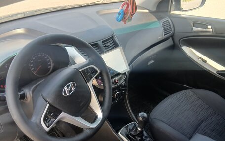 Hyundai Solaris II рестайлинг, 2015 год, 815 000 рублей, 12 фотография