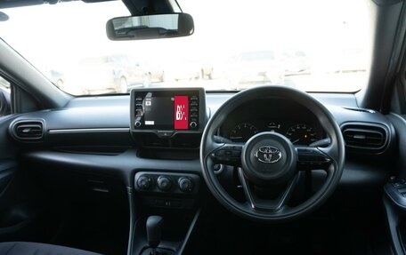 Toyota Yaris, 2021 год, 1 160 000 рублей, 11 фотография