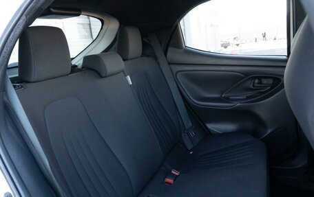 Toyota Yaris, 2021 год, 1 160 000 рублей, 14 фотография