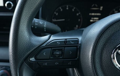 Toyota Yaris, 2021 год, 1 160 000 рублей, 22 фотография