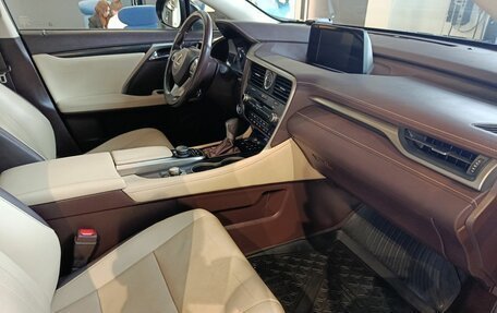 Lexus RX IV рестайлинг, 2019 год, 4 600 000 рублей, 8 фотография