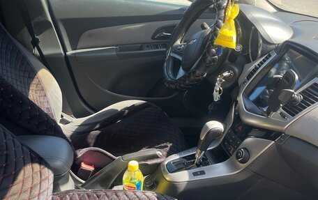 Chevrolet Cruze II, 2010 год, 780 000 рублей, 10 фотография