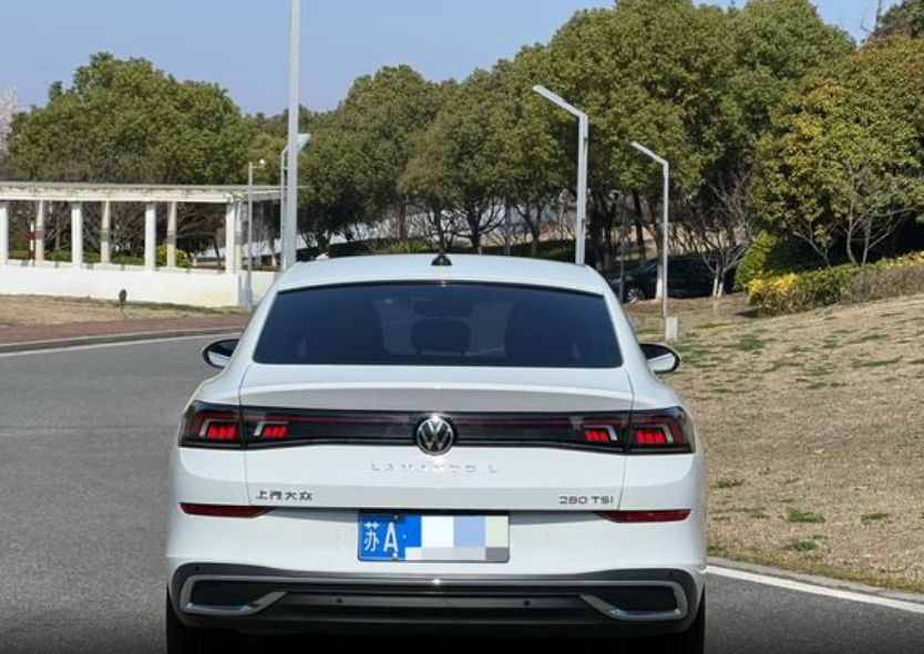 Volkswagen Lavida, 2023 год, 2 380 000 рублей, 6 фотография