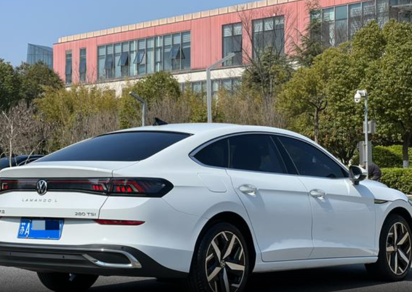 Volkswagen Lavida, 2023 год, 2 380 000 рублей, 5 фотография