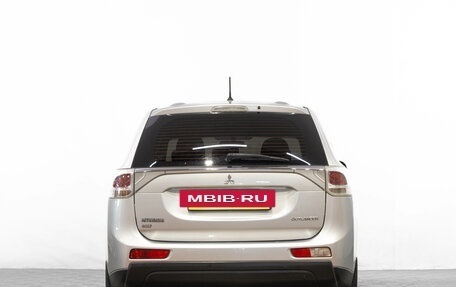 Mitsubishi Outlander III рестайлинг 3, 2014 год, 1 599 000 рублей, 6 фотография