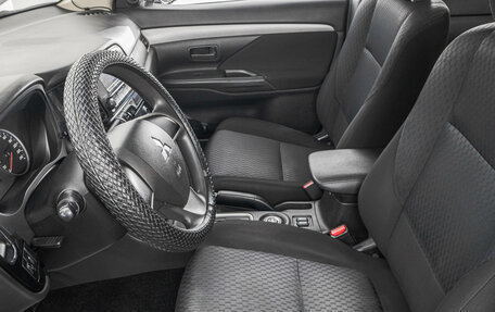 Mitsubishi Outlander III рестайлинг 3, 2014 год, 1 599 000 рублей, 11 фотография