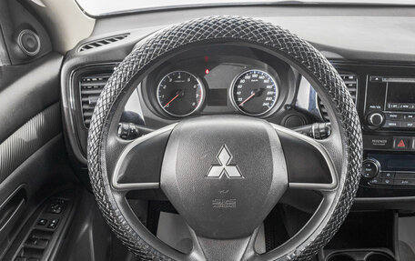 Mitsubishi Outlander III рестайлинг 3, 2014 год, 1 599 000 рублей, 14 фотография
