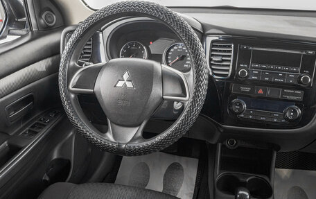 Mitsubishi Outlander III рестайлинг 3, 2014 год, 1 599 000 рублей, 15 фотография