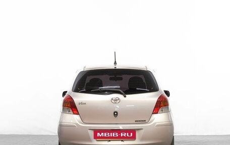 Toyota Vitz, 2010 год, 639 000 рублей, 6 фотография