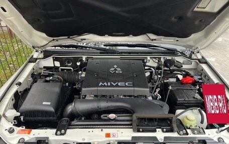 Mitsubishi Pajero IV, 2019 год, 4 900 000 рублей, 3 фотография