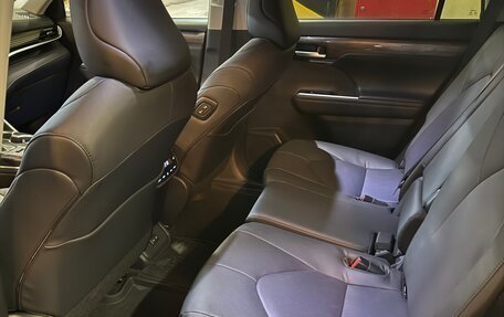 Toyota Highlander, 2025 год, 6 000 000 рублей, 8 фотография