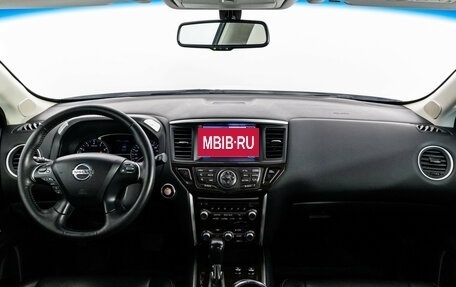 Nissan Pathfinder, 2015 год, 1 799 000 рублей, 10 фотография