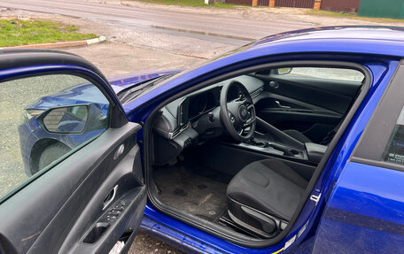 Hyundai Elantra, 2022 год, 1 800 000 рублей, 5 фотография