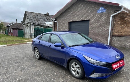 Hyundai Elantra, 2022 год, 1 800 000 рублей, 2 фотография