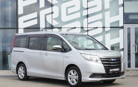 Toyota Noah III, 2014 год, 1 760 000 рублей, 1 фотография